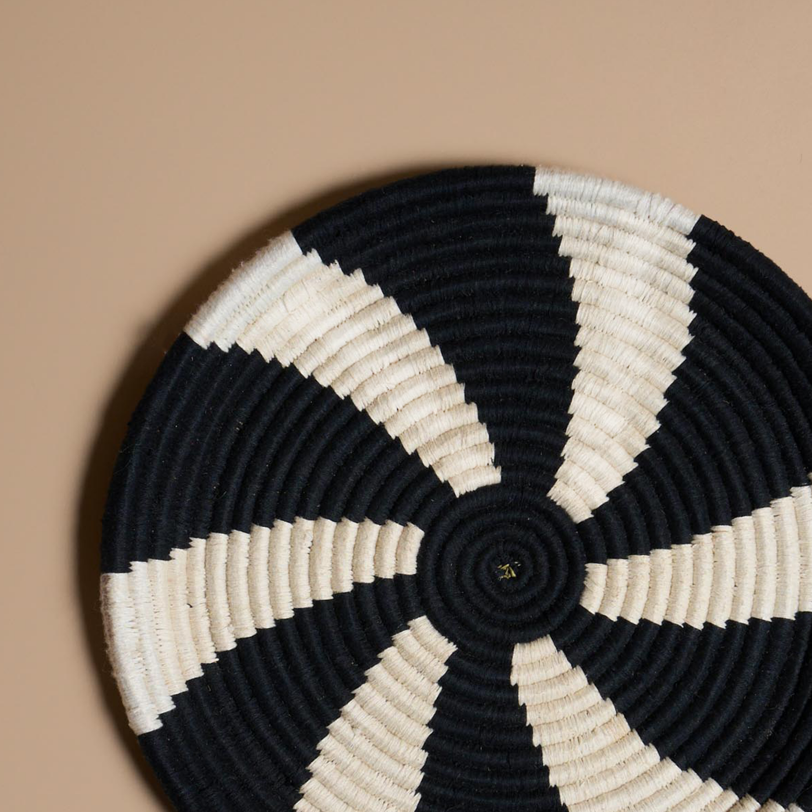 Oum_shooting fotografico 14.11.20240474-2 copia Oum_shooting fotografico 14.11.20240474-2 copia